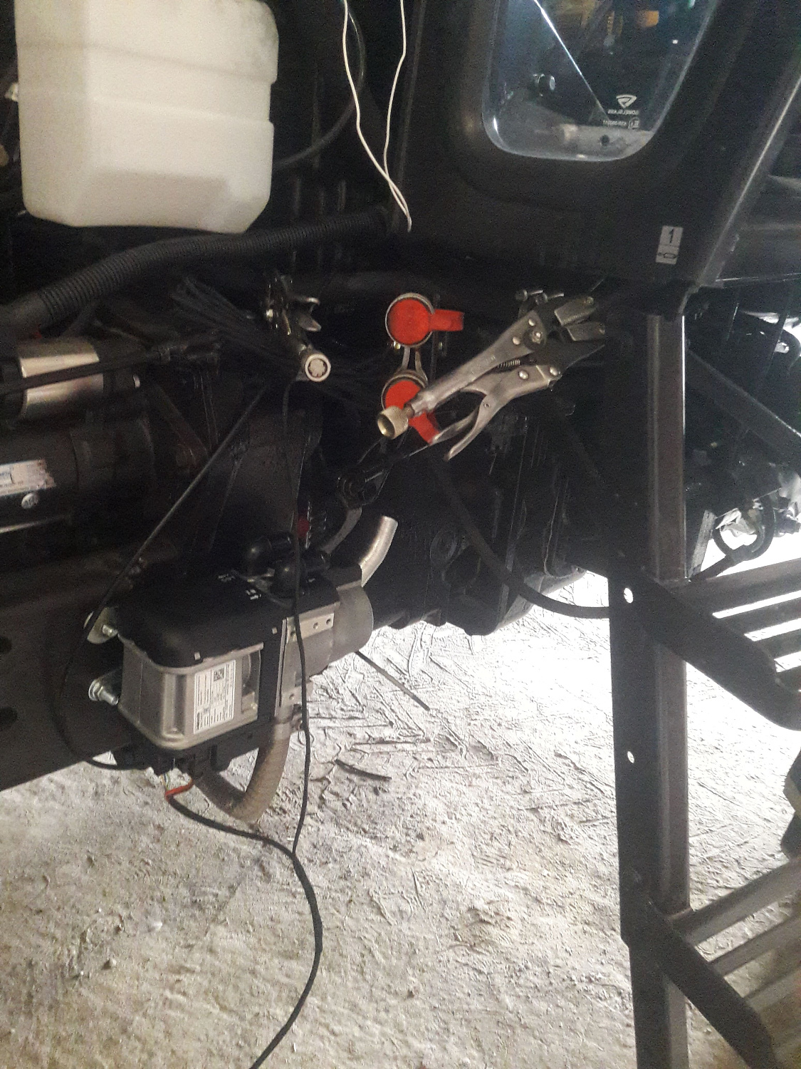 Установка предпусковых подогревателей Webasto TermoTop EVO