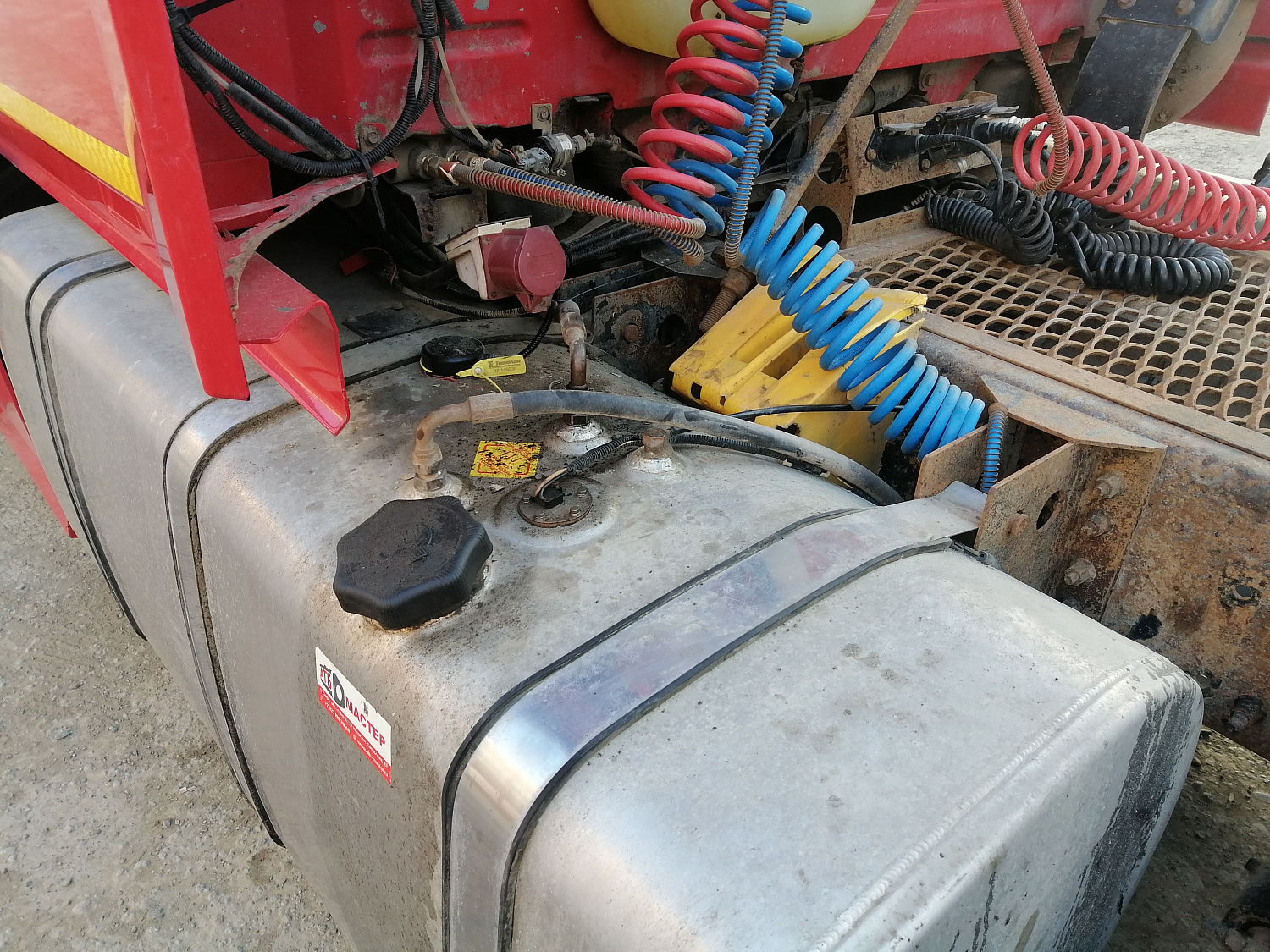 Прокладка кабелей тахографа на Volvo