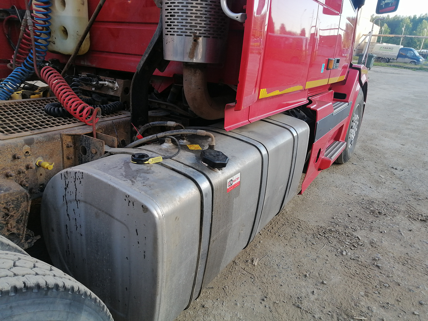 Крепление антенны системы контроля топлива на Volvo