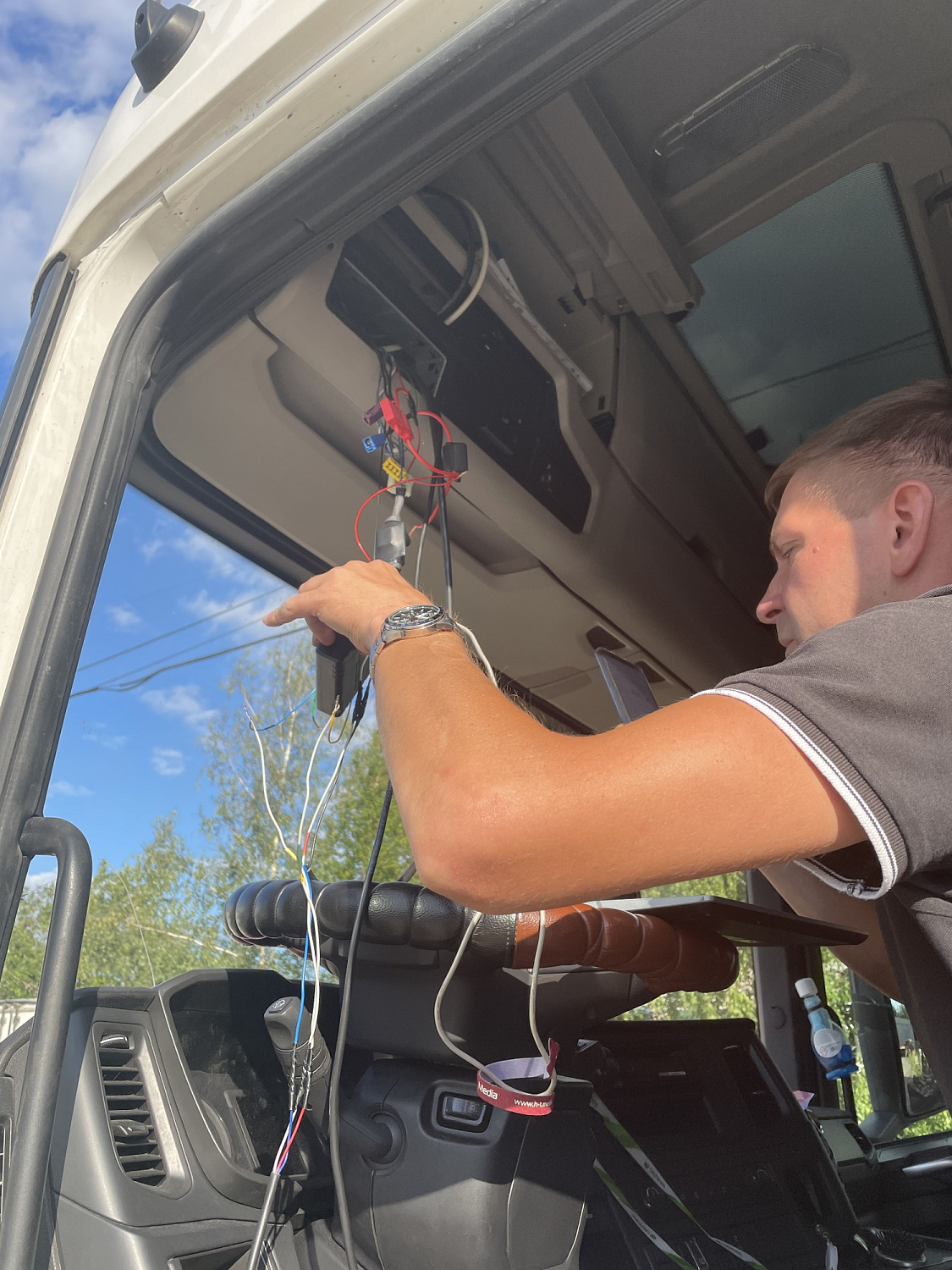 Монтаж датчика контроля метана на автомобиль